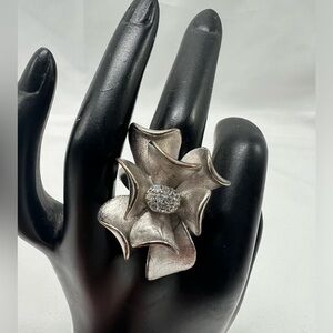 Premier Designs Magnolia Flower CZ Stones
Matte Silver Tone Ring